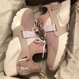 Nike Huraches size 9.5.